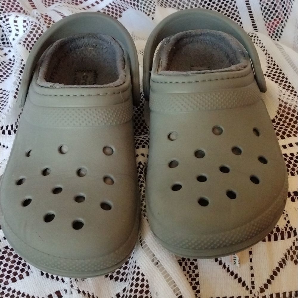 Crocs fleece lined 